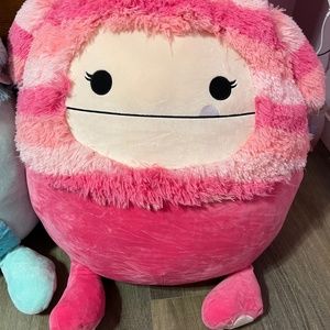 Squishmallow Caparinne pink bigfoot 24" Canadian Exclusive!